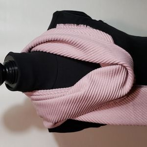 !!3 FOR $25 -- VINCE CAMUTO Ribbed Scarf in Mauve NWT